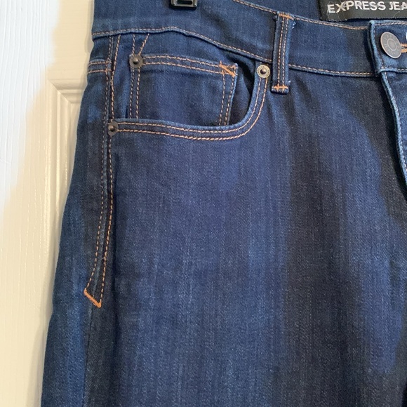 Express, straight leg cut jeans, with beautiful dark wash, size 8, EUC - Picture 4 of 11